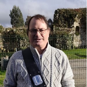 Lire la suite à propos de l’article Charles Hinault, professeur de batterie